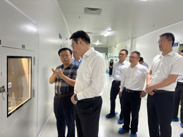 江苏省副省长赵岩一行莅临研究所开展科技创新调研