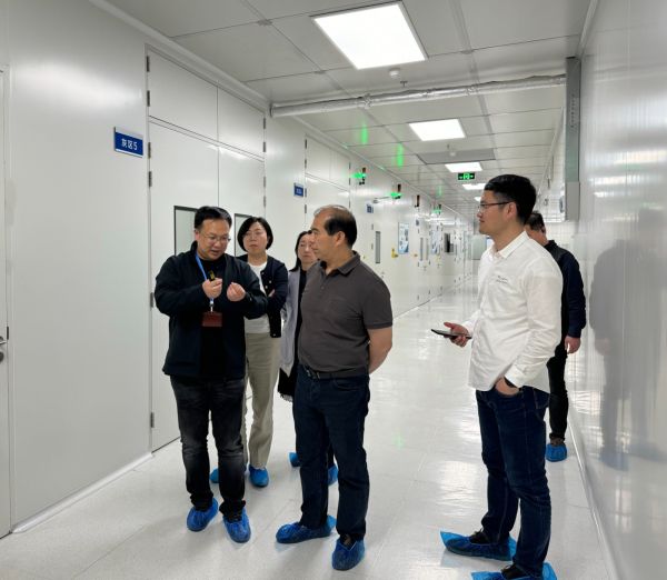 中科院苏州纳米所邓强书记一行走访研究所