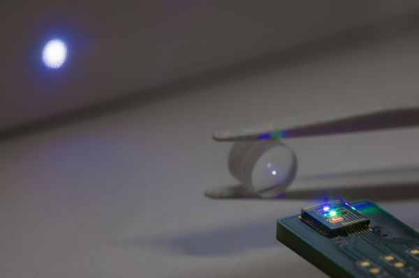 AR显示技术的破局者:激光显示工作组挑战Micro-LED技术市场