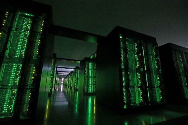 全线绑定北美巨头，Marvell 靠 XPU 与配套芯片筑牢定制硅片基本盘