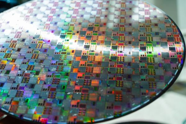 中国开通首条8英寸硅衬底氮化镓（GaN-on-Silicon）Micro LED IDM生产线
