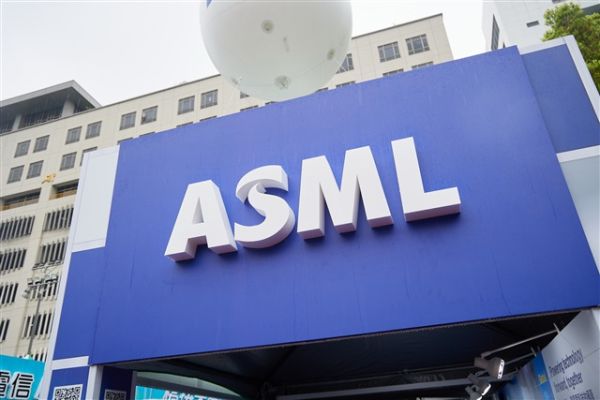英特尔率先将High-NA EUV导入量产，ASML下一代光刻技术迈向商业化