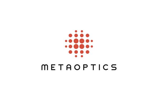 MetaOptics进驻斯坦福大学纳米设施:100纳米激光直写加速超透镜验证
